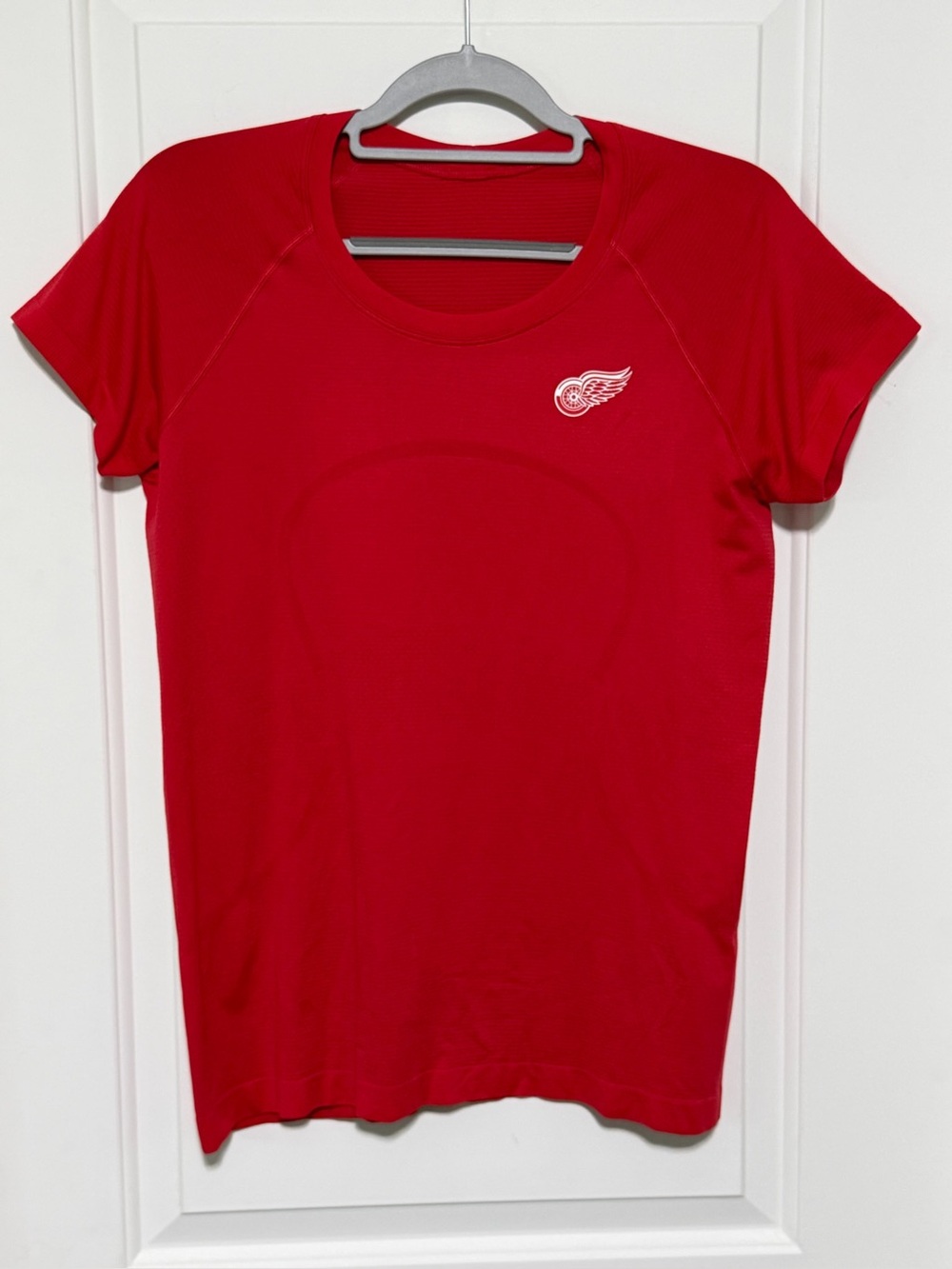 NWOT lululemon athletica Detroit Red Wings Women's Swiftly Tech 2.0